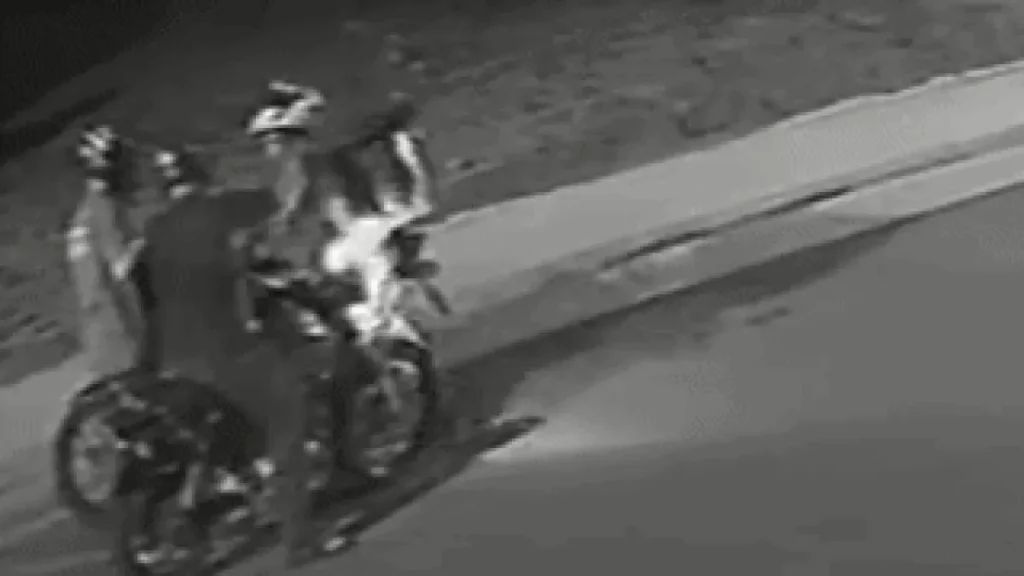 Brazil Duo Robs Delivery Rider at Gunpoint, Steals Motorcycle and Helmet